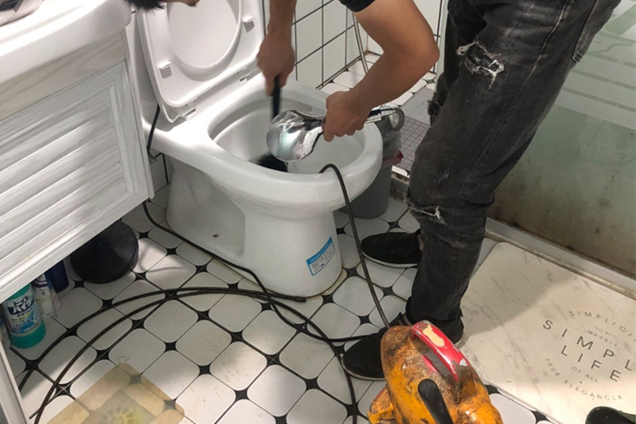 泗洪马桶堵塞自己疏通还是找师傅？专业上门服务让你省时更省心